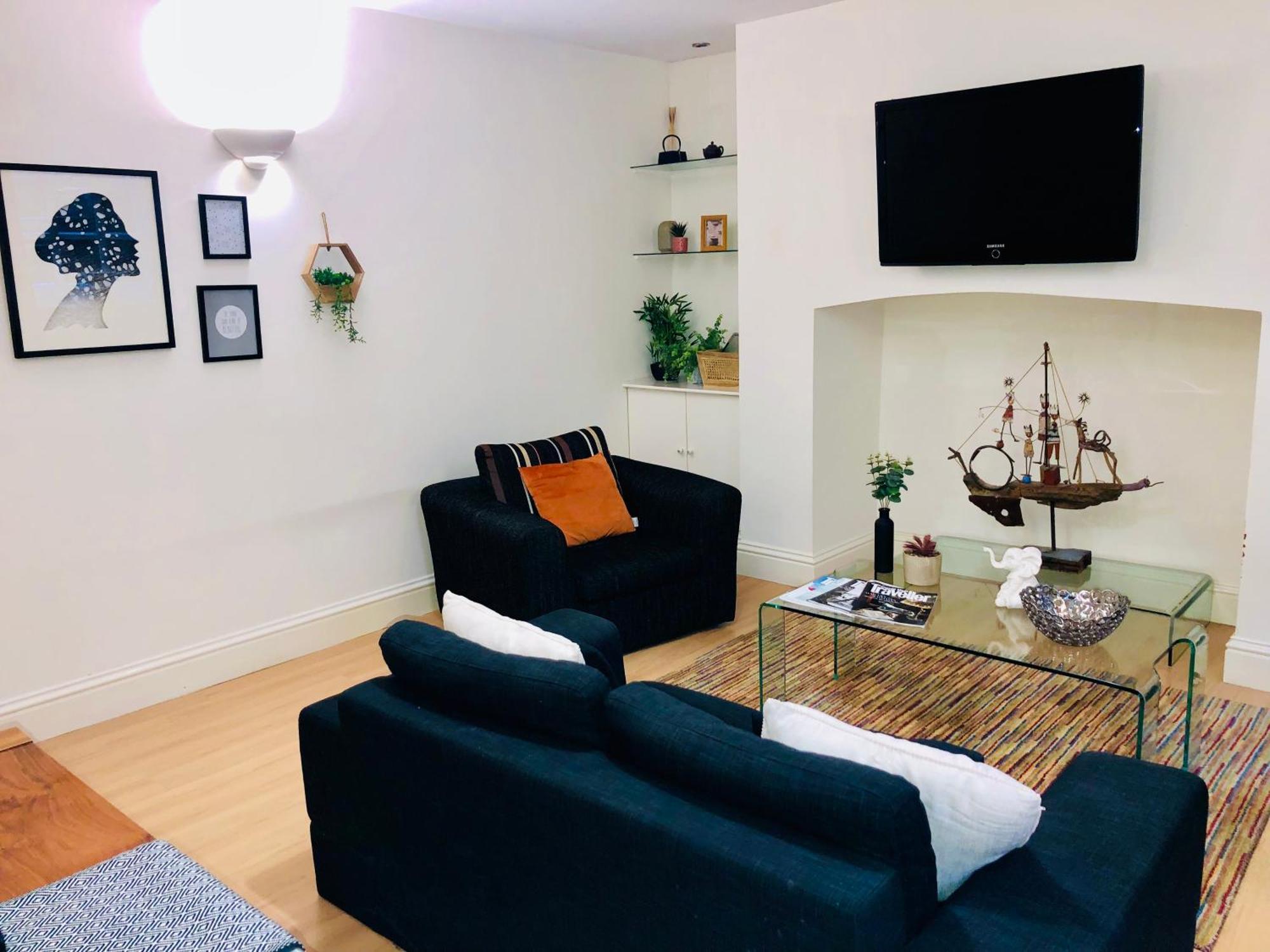 Contemporary Large Apartment In An Ideal Location บาธ ภายนอก รูปภาพ
