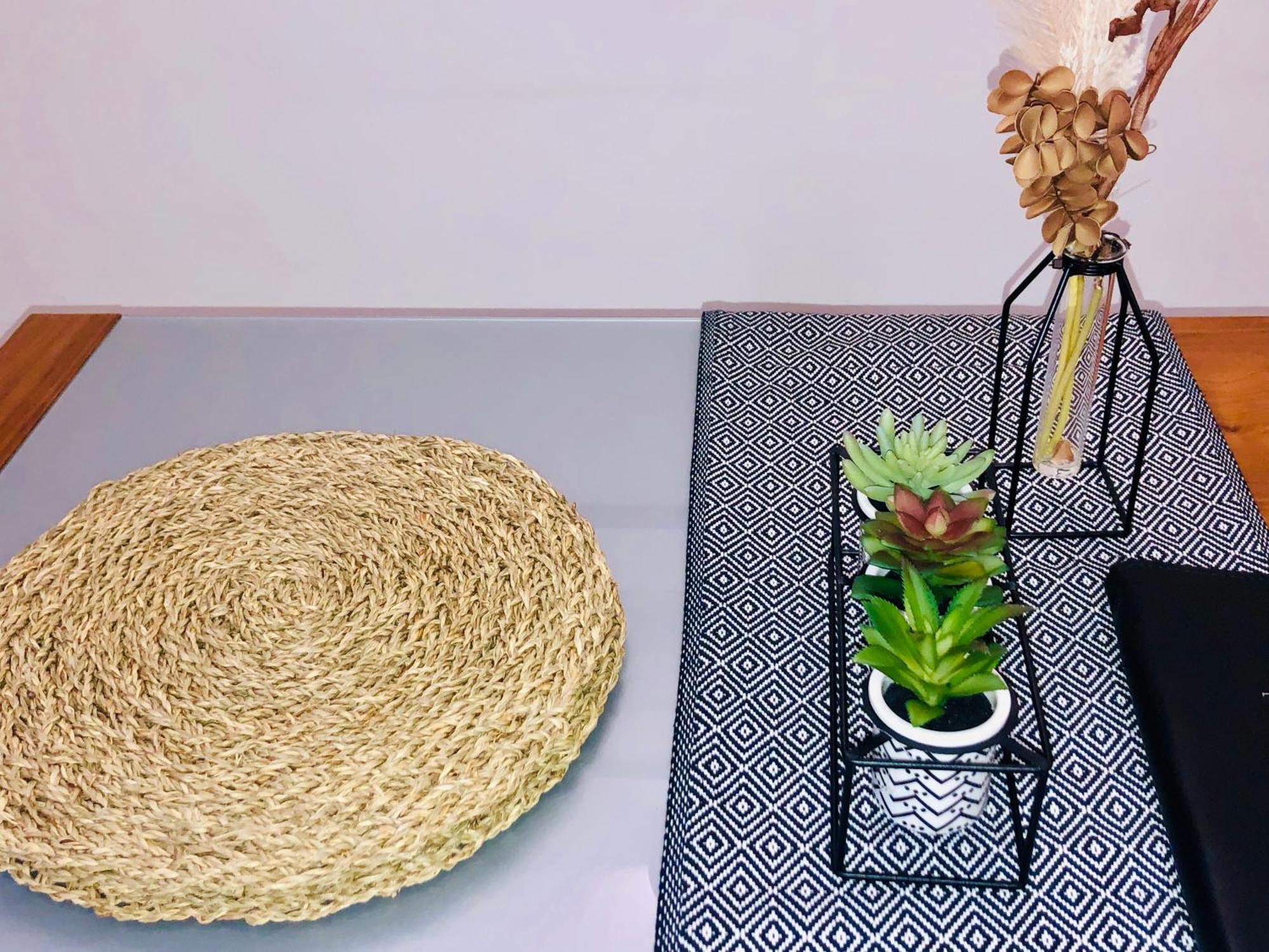 Contemporary Large Apartment In An Ideal Location บาธ ภายนอก รูปภาพ
